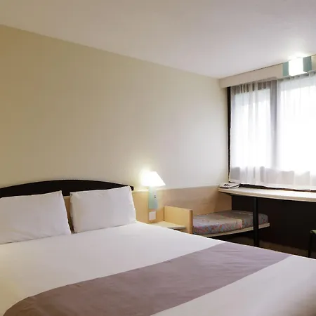 Ibis Lisboa Alfragide 2* אמאדורה